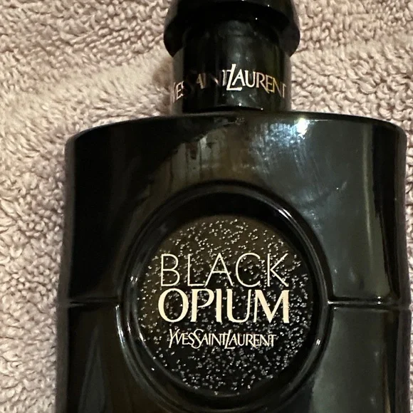 Yves Saint Laurent Black Opium Le Parfum - Picture 3 of 3
